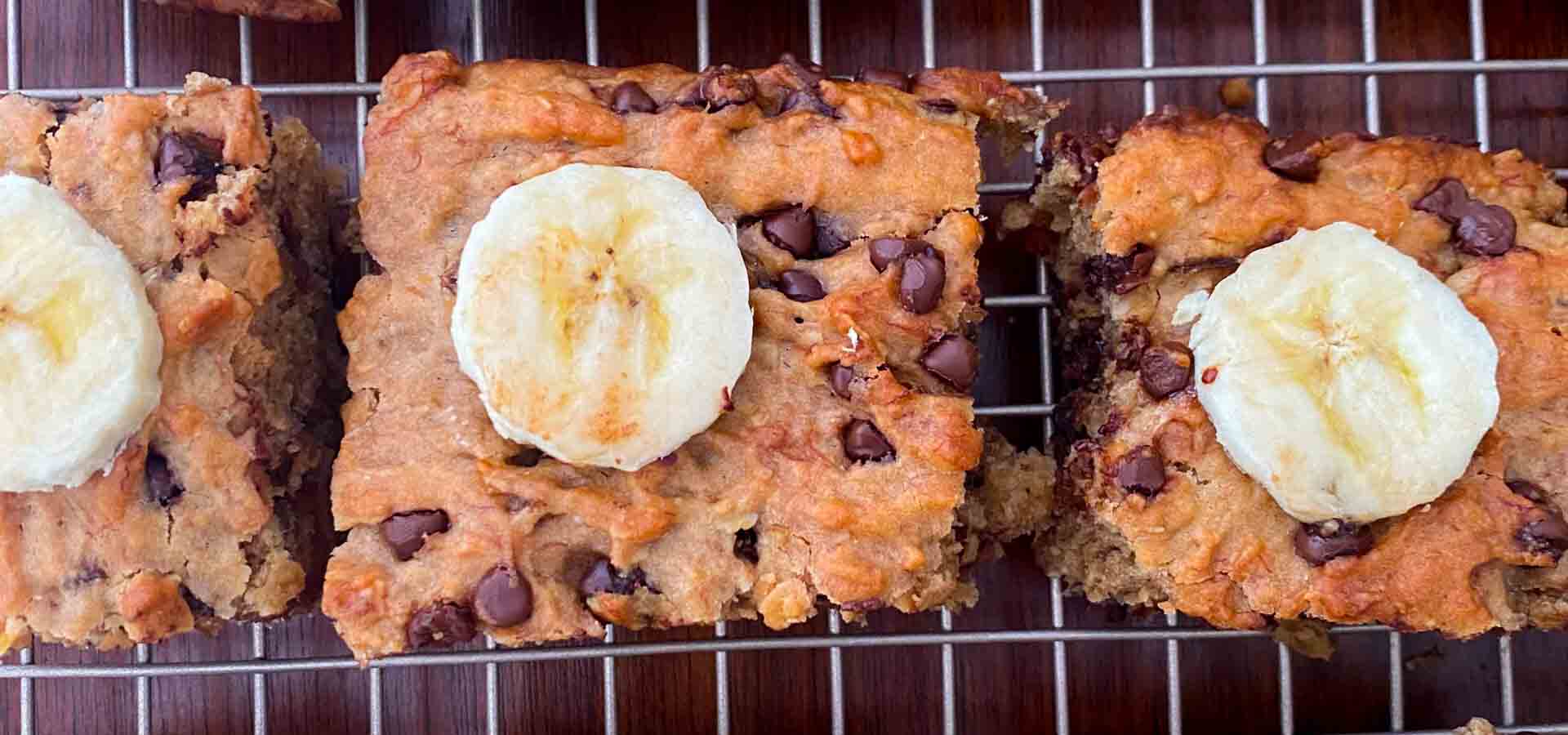 Chocolate Chip Banana Cookie Oatmeal Bars