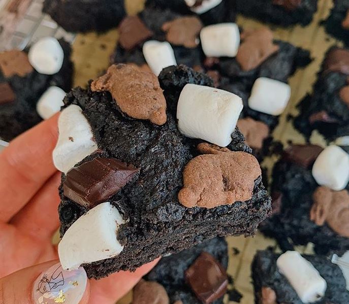 VEGAN FUDGY S’MORES BROWNIES