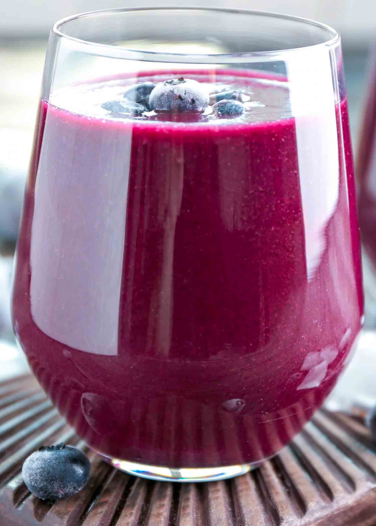 Acai Smoothie Recipe with greek yogurt and bananas