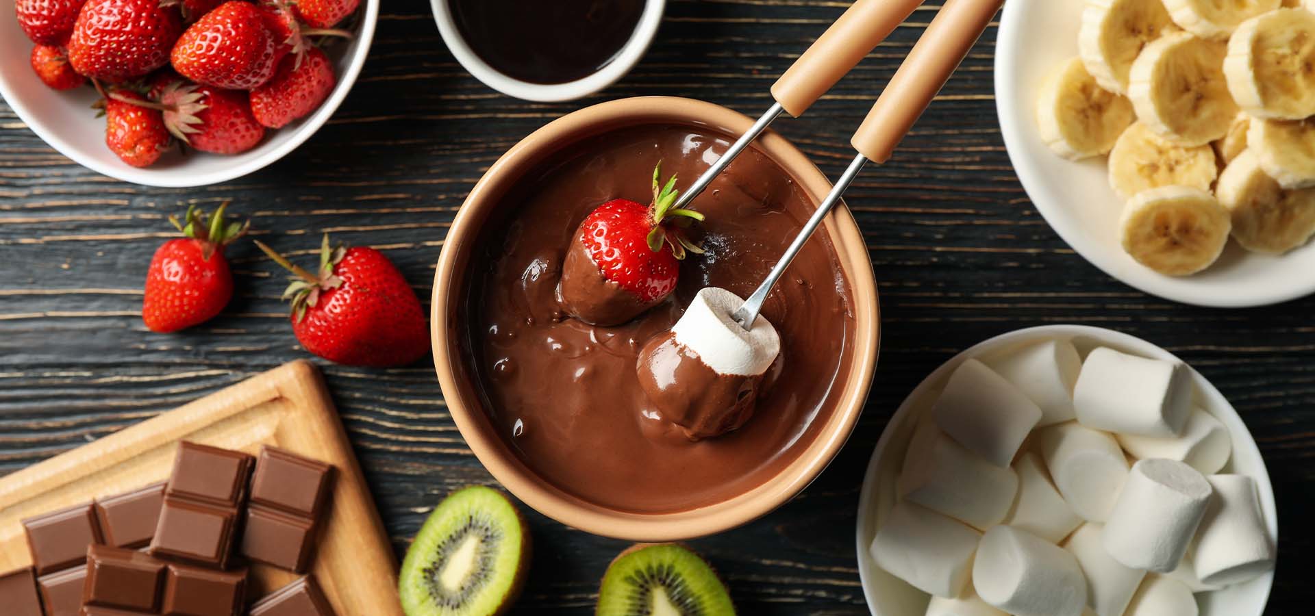 Host a champagne & chocolate fondue night for your Galentines